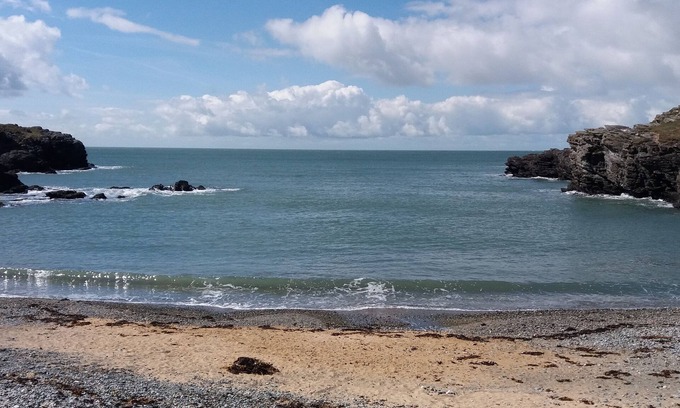 Holyhead Cabaña | Beach Reach