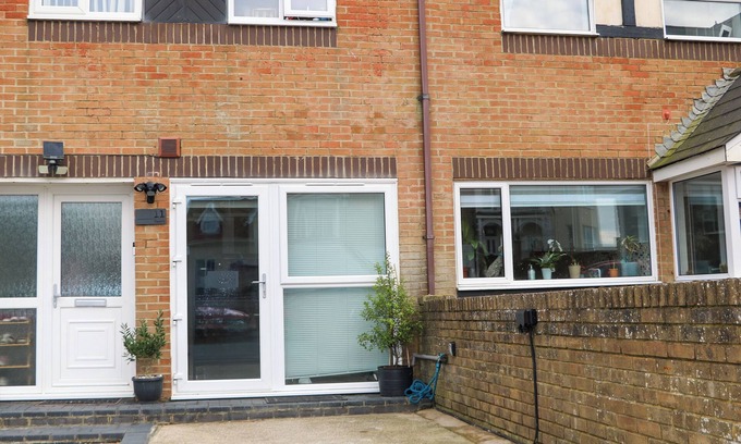 Seaford Cabaña | BEACH RETREAT, romantic, character holiday cottage in Seaford