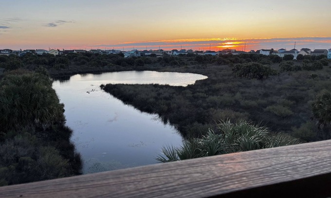 Isla Del Sol Casa | Beach Retreat w/ Cowboy Pool and 5-Minute Walk to the Beach!
