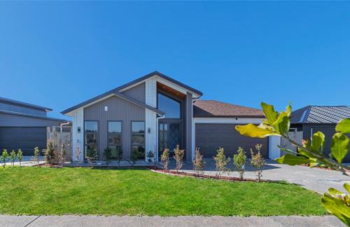 Clarks Beach Casa | Beach Revival - Clarks Beach Holiday Home