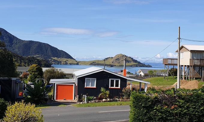 Whangarei Heads Casa | Beach Shack at Taurikura Bay