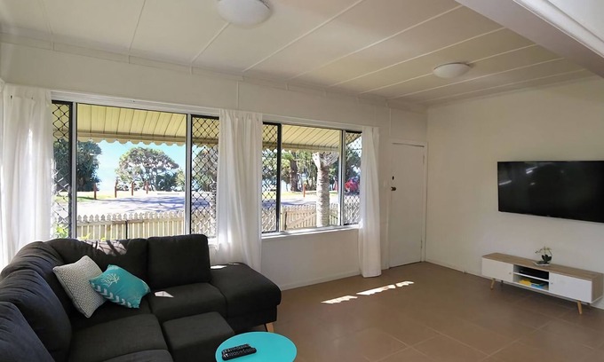 Bargara Casa | Beach Shack On 115 Esplanade