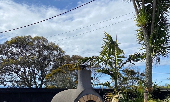 Stanmore Bay Casa | Beach, Spa, Pizza, Repeat.