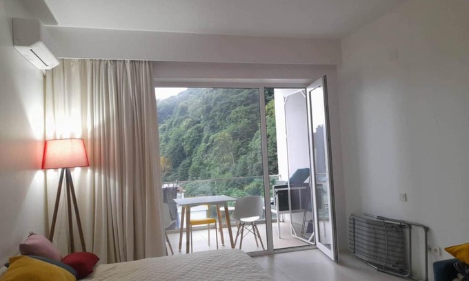 Kvariati Apartamento | Beach Studio Apartment in Kvariati
