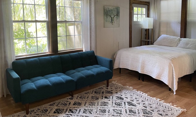 Neptune Beach Apartamento | Beach studio just steps to the sand!