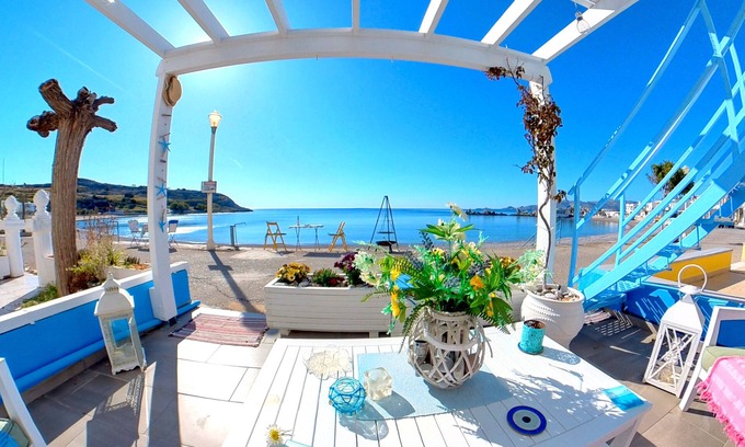 Haraki Apartamento | Beach Studio - Sleeps 2 & Private Ocean Terrace