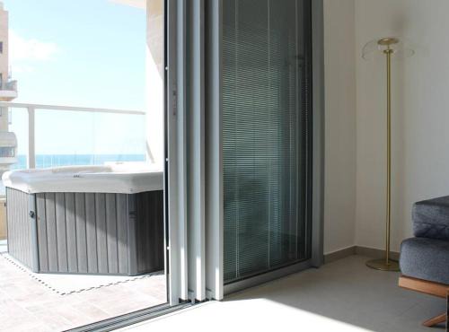 Ashkelon Apartamento | Beach Suite Israel- Private Jacuzzi, Sea View, Marina Front, 3 Bedrooms ביץ סוייט ישראל- ג'קוזי פרטי עם נוף על המרינה 3 חדרי שינה