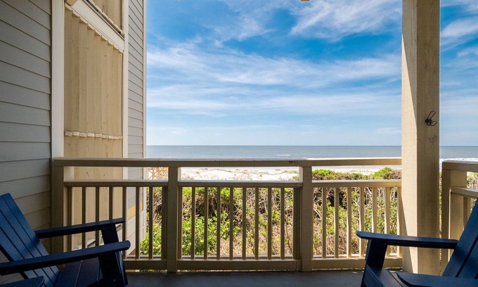 Caswell Beach Condominio | Beach Therapy: Oceanfront Condo with Seasonal Community Pool