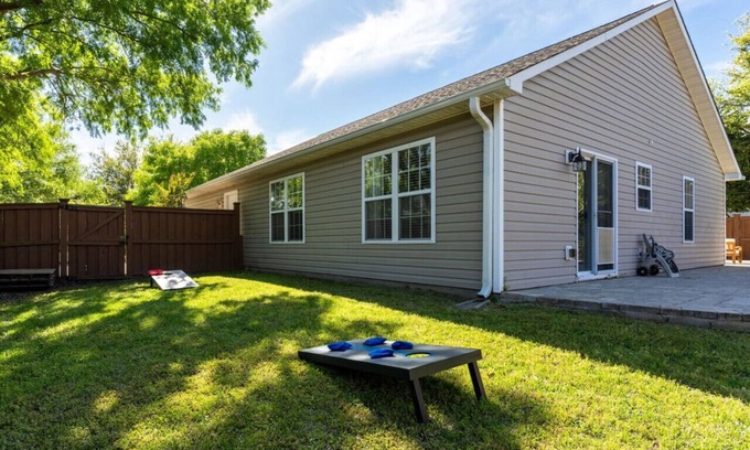 Wilmington Apartamento | Beach Time! w/ King Beds, Pool, Fire Pit, & Tennis