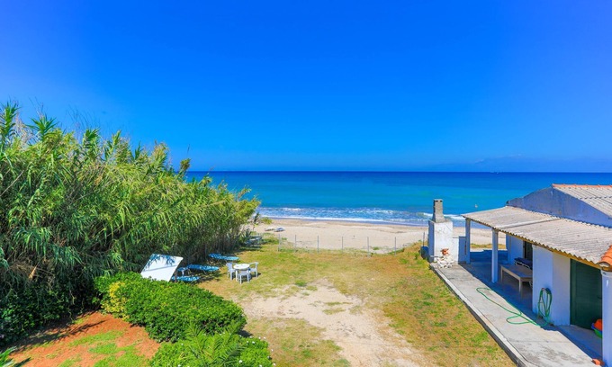 Acharavi Apartamento | Beach Villa Vaso Dio: Beachfront, stunning views