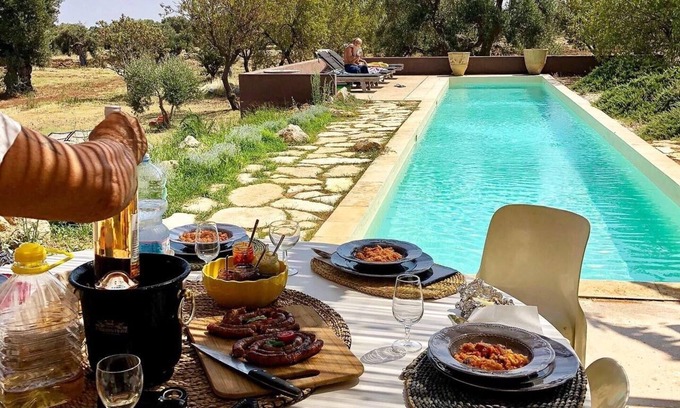 Carovigno Villa | VILLA DE PLAYA CON PISCINA CERCA DE TORRE GUACETO