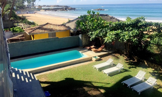 Hikkaduwa Villa | Beach Villa Yang cerca de Hikkaduwa, con piscina y cocina - casa adosada
