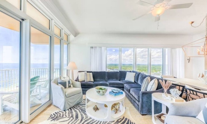 Orange Beach Condominio | Beach w/Luxury! 4BR/3BA Condo in OBA w/ Lazy River & dining in walking distance