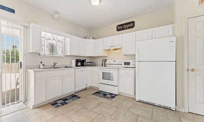 Biltmore Beach Cabaña | Beach Walkers 2 Bedroom Cottage