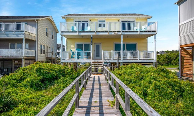 Yaupon Beach Casa | Beach Walkers by Oak Island Accommodations