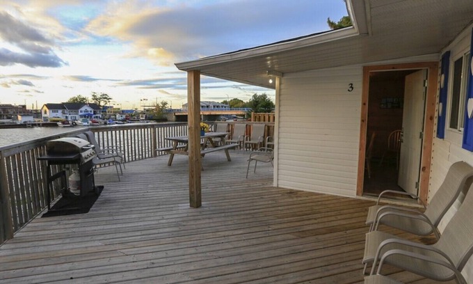 Wasaga Beach Cabaña | Riverfront Cottage 3 - Wasaga Beach