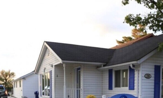 Wasaga Beach Cabaña | Riverfront Cottage 1 - Wasaga Beach