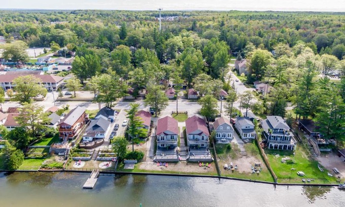Wasaga Beach Casa | Beach1 Riverfront Resort
