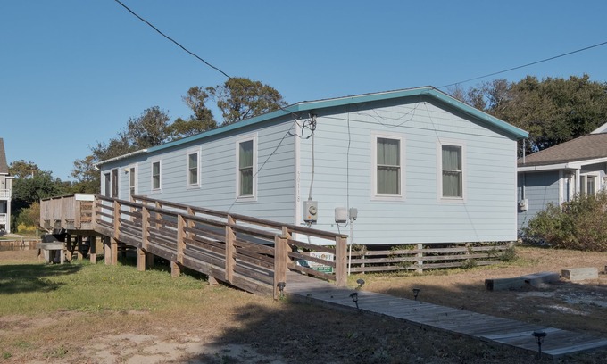 Brigands' Bay Casa | Beacham Cottage | Canalfront | Frisco | Sleeps 6