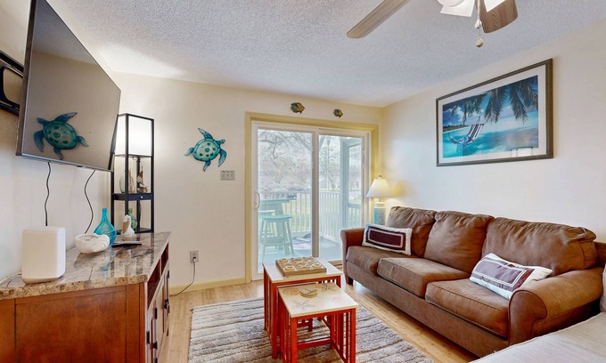 Rehoboth Beach Condominio | Beachaven pet friendly condo w/community pool, patio, close to restaurants