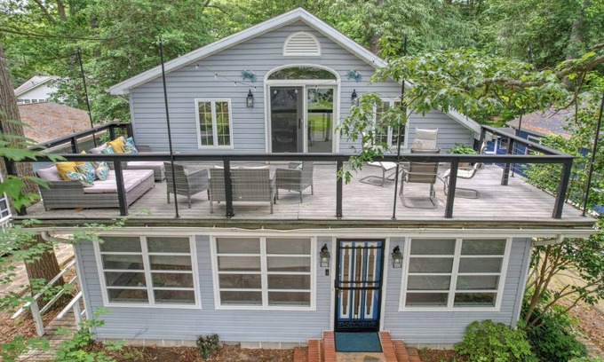 Rehoboth Beach Casa | BeachBird Bungalow - Loft/Deck/Sleeps 10! - Minutes to Rehoboth & Lewes Beach