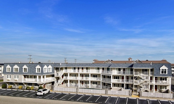 Avalon Condominio | UBICACIÓN DE PLAYA! Condominio Merrimac Resort con baño recientemente renovado