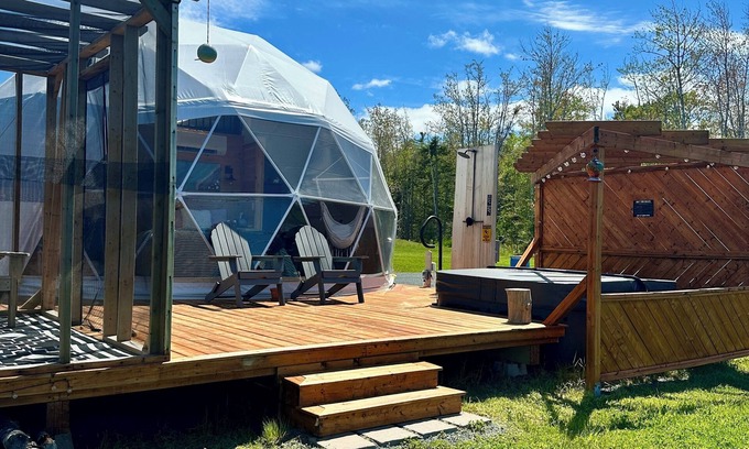 Pomquet Complejo | Beachcomber Dome Luxury Waterfront Rental with Jacuzzi & Outdoor Shower