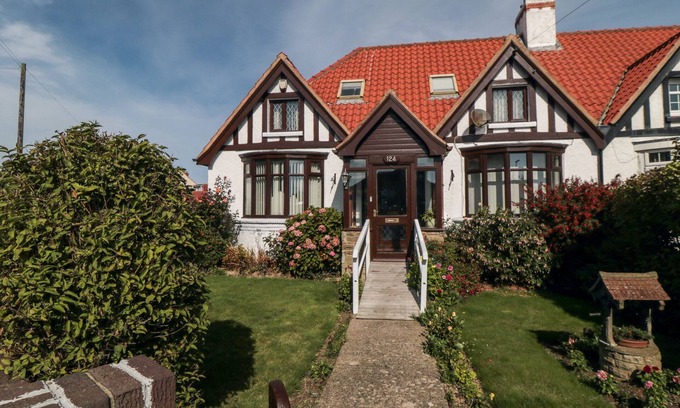 Whitby Cabaña | BEACHCREST, pet friendly, character holiday cottage in Whitby