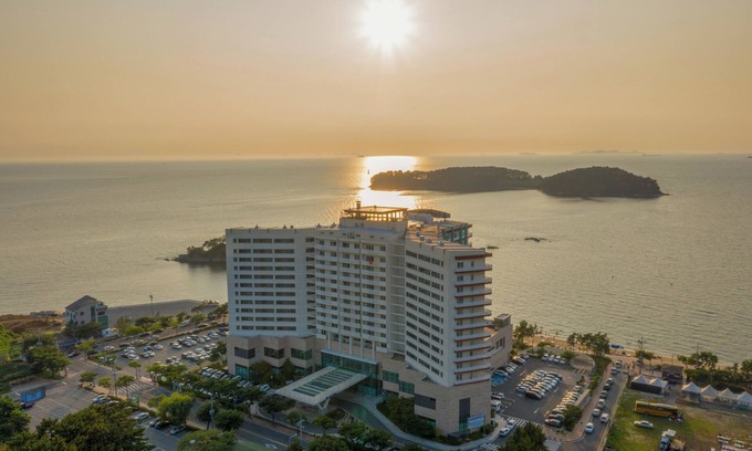 Holmoe Condominio | Beache Palace