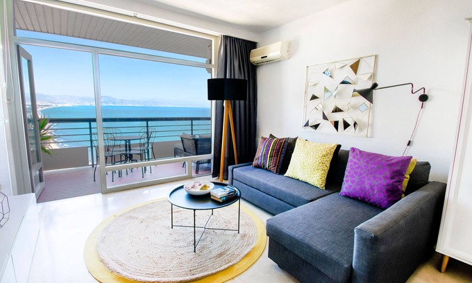 Carihuela Apartamento | Beachfront 1 bedroom apartment with amazing views.