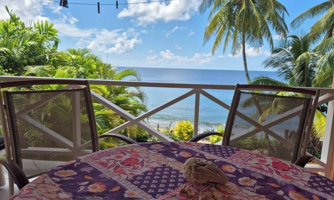 Black Rock Apartamento | Beachfront 1-Bedroom Apartment with Saltwater Pool Access on Great Courland Bay