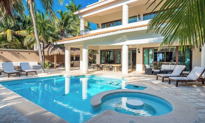 Soliman Bay Villa | Beachfront 12BR Lol-Beh: Pool & Chef Servces