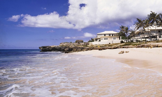 Silver Sands Apartamento | Frente a la playa de 2 dormitorios apt. No. 1 en la playa de arena blanca de Silver Sands