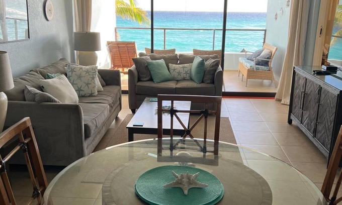 St. Lawrence Gap Condominio | Beachfront 2-bedroom condo in St Lawrence Gap near Oistins