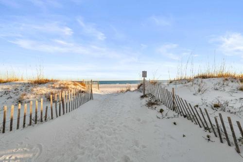 Gulf Shores Casa | Beachfront - 2 Bedrooms - Big Screen TV