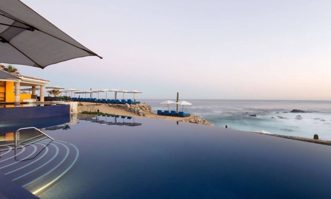 Los Cabos Hotel | Beachfront 2BR Condo with Gym & Hot Tub