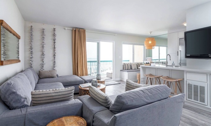 Carpinteria Condominio | Un verdadero condominio frente a la playa en Carpinteria. Justo en la arena! CS 312
