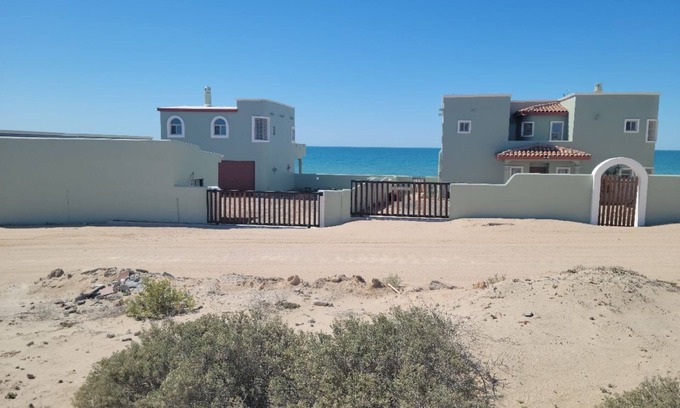 Puerto Penasco Casa | Beachfront 3, 4, 5 bedroom property. Free Pets!