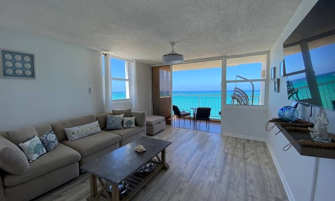 Isla Verde Condominio | Beachfront 3 Bdrm Gem in Isla Verde Walk 2 Eat