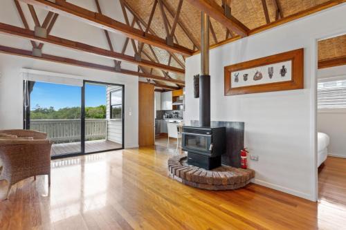 Warana Casa | Beachfront 3-Bed with Private Pool & Fireplace