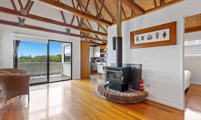 Warana Casa | Beachfront 3-Bed with Private Pool & Fireplace