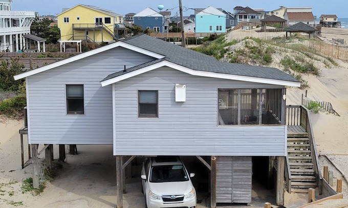 South Nags Head Cabaña | Beachfront 3-bedroom cottage just steps to Outer Banks Beaches