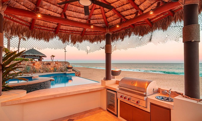 Buzzards Casa | Beachfront 4BD Villa with Beachfront Club Access