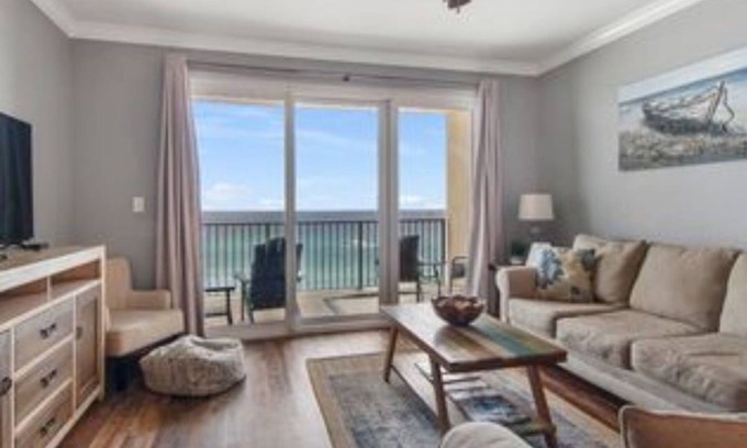 Panama City Beach Condominio | Beachfront 3bedroom condo watch dolphins play from the balcony fitness room pool