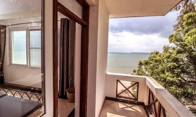 Moshi Apartamento | Beachfront 3BR apart w/ views of the Indian Ocean