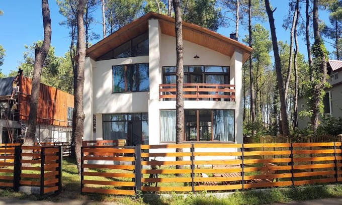 Ureki Casa | Beachfront 4-bedroom home in Kaprovani pine forest