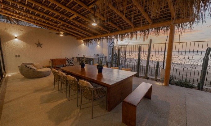 La Paz Casa | Beachfront 4BR Home with heated pool
