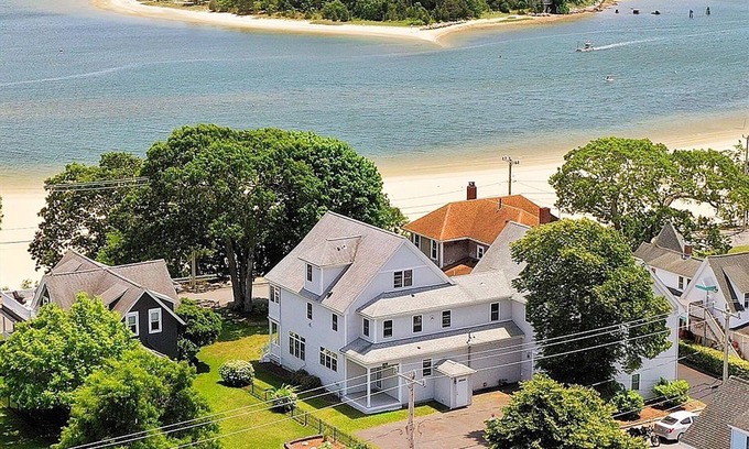 Wareham Casa | Beachfront 5BR with Ocean View, Pool Table, Arcade Game, Kayaks, Baby Crib