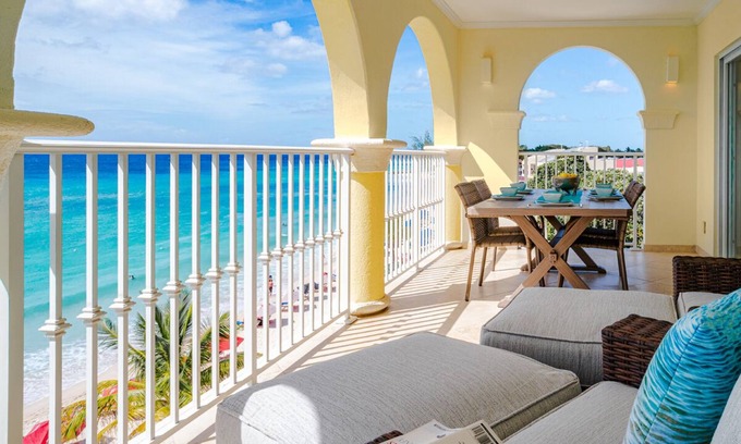 St. Lawrence Gap Apartamento | Apt frente a la playa con piscina e impresionantes vistas al mar - Sapphire Beach 401