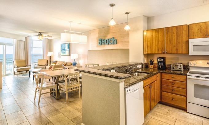 Ash Complejo | Beachfront Amenities, Ocean Boulevard Resort 2-Bedroom Suite